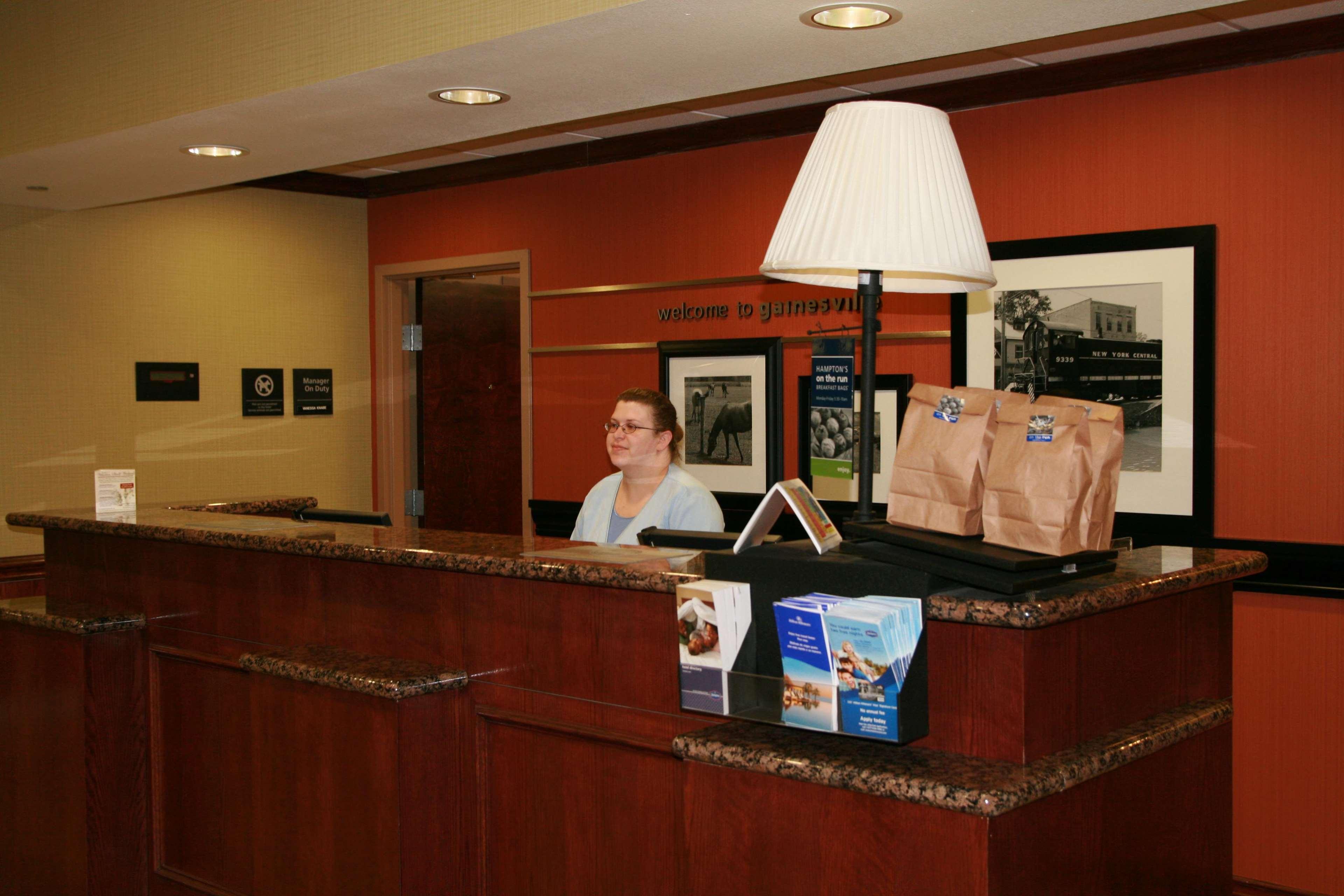 Hampton Inn & Suites Gainesville Bagian luar foto