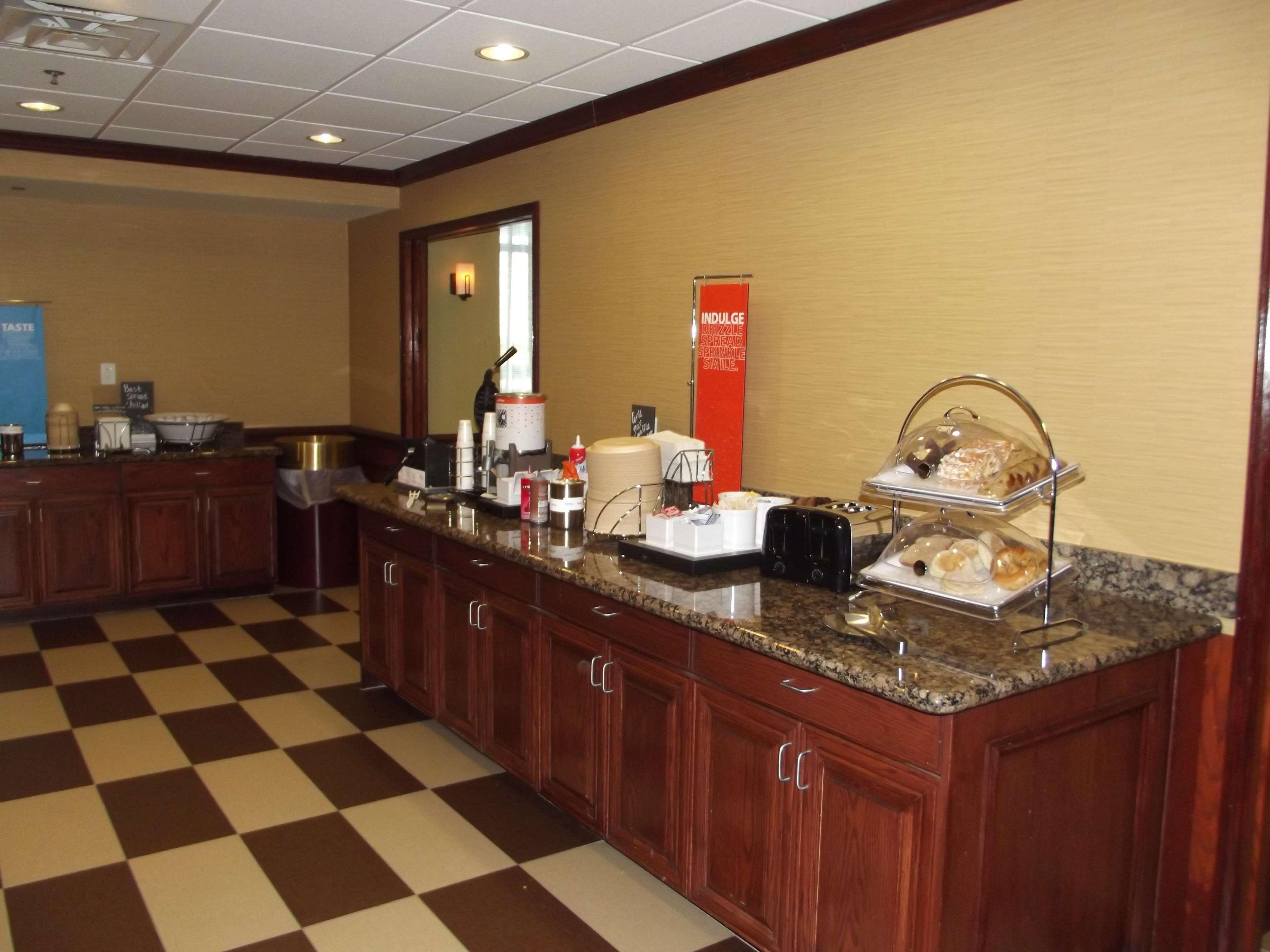 Hampton Inn & Suites Gainesville Bagian luar foto