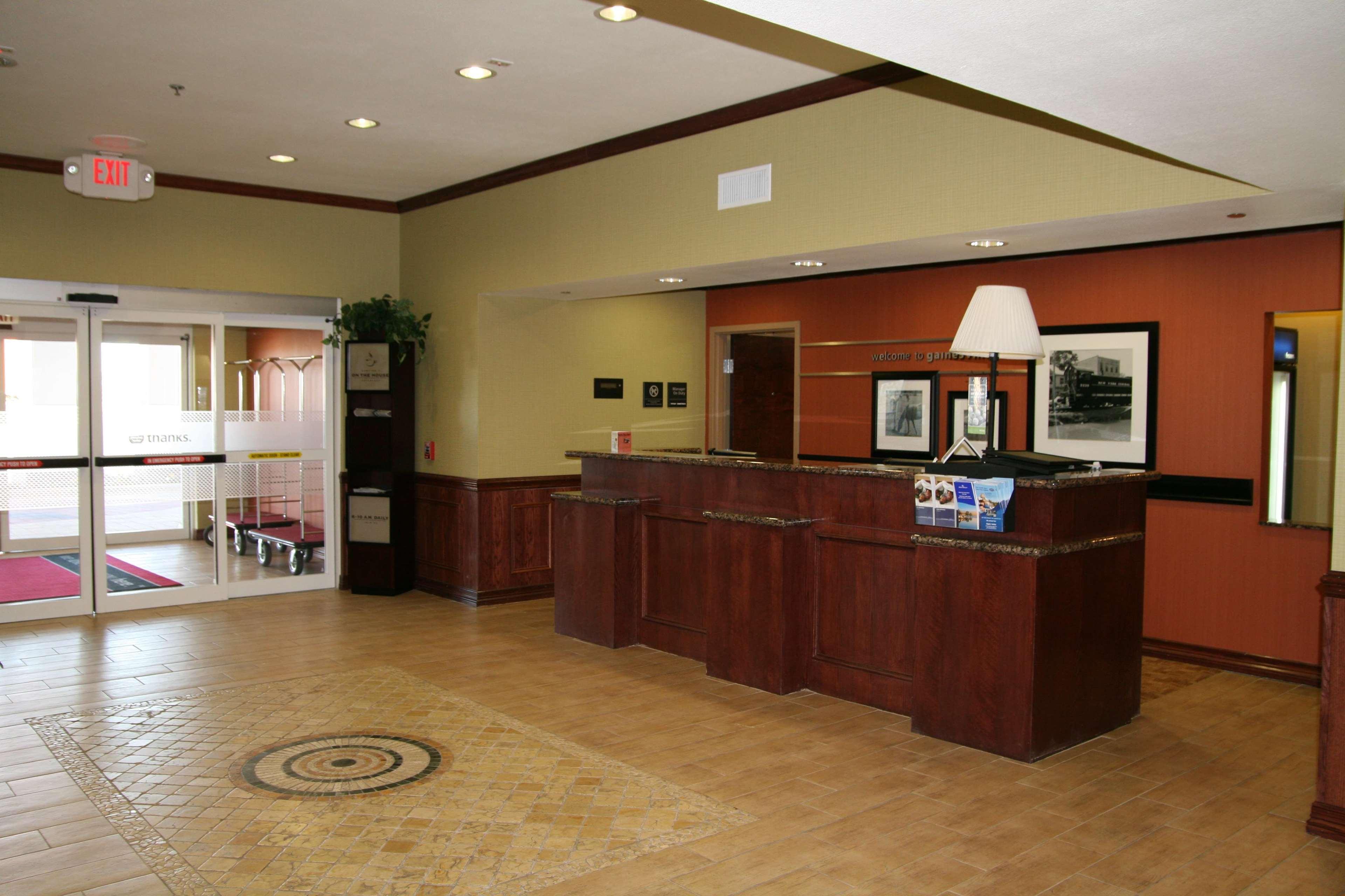 Hampton Inn & Suites Gainesville Bagian luar foto
