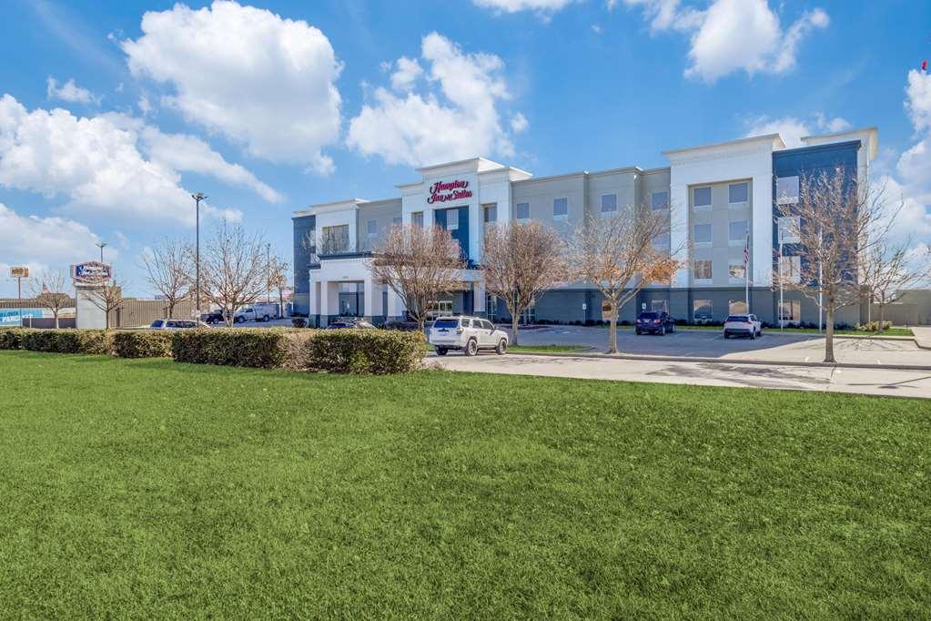 Hampton Inn & Suites Gainesville Bagian luar foto